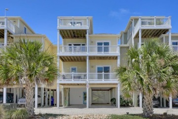Build the Ultimate Beach Bag for Your Topsail Island Beach Vacation | Seashore Realty